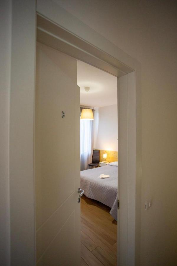 Bed And Breakfast Castello7 San Felice del Benaco Exterior foto